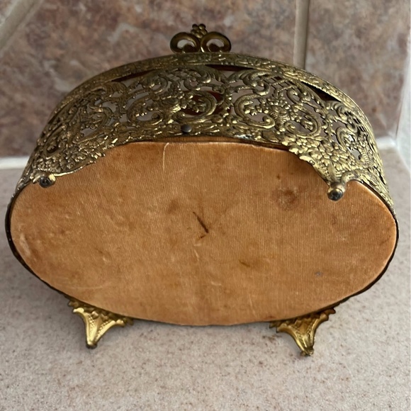 Vintage Antique Stylebuilt Oval Glass Gold Filigree Jewelry Box w/Flower Rope - Picture 3 of 4